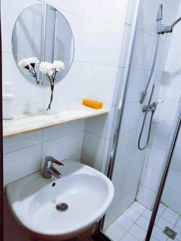 Cozy Rooms With Share The Bathroom And Kitchen Bruxelles Exterior foto